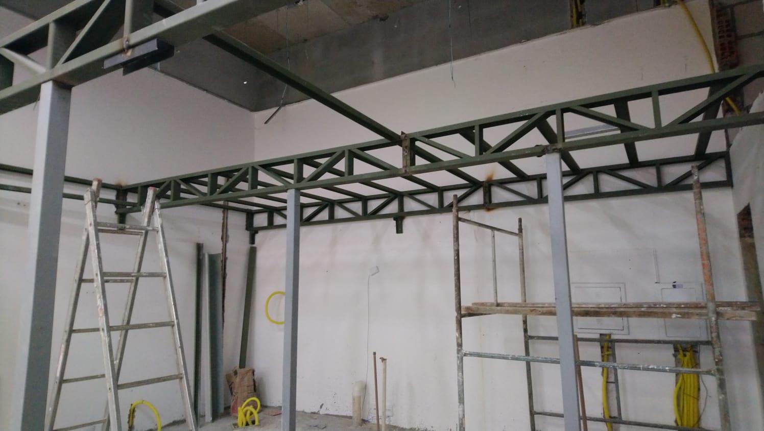 Montagem de mesanino metálico comercial
