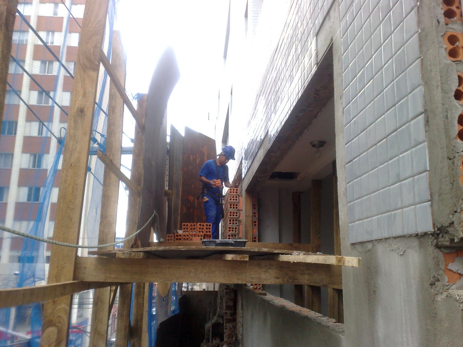 Reforma de fachada — edificação residencial central, Ponta Grossa/PR