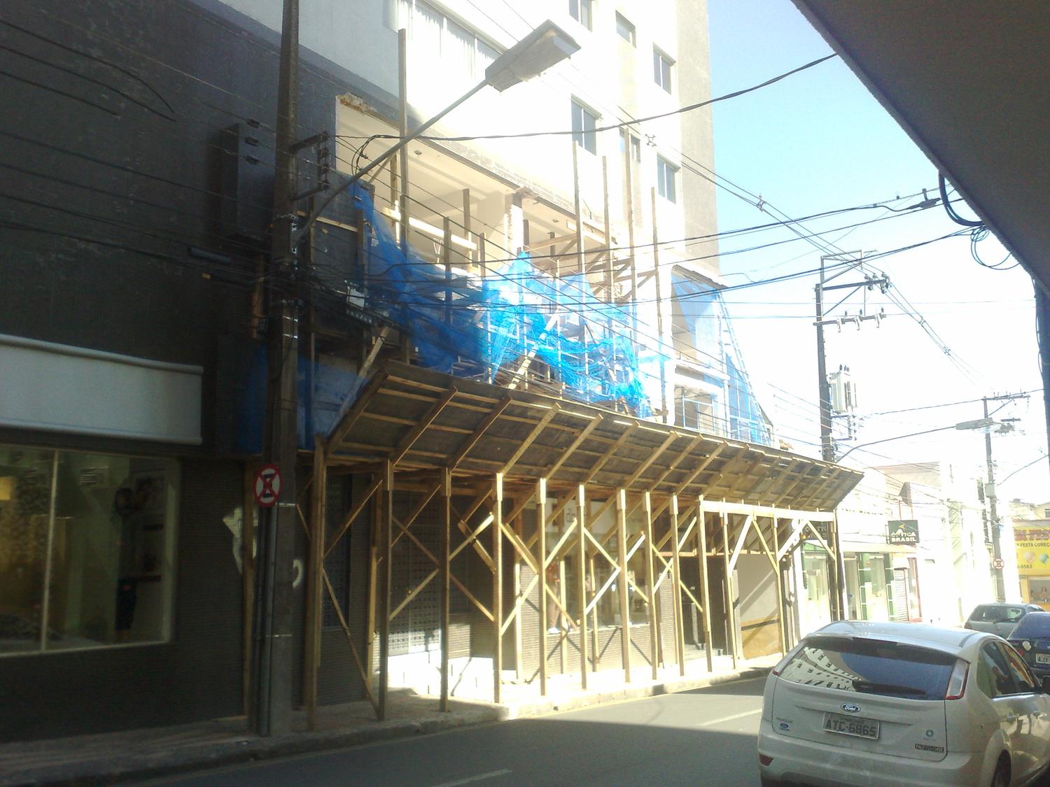Reforma de fachada — edificação residencial central, Ponta Grossa/PR